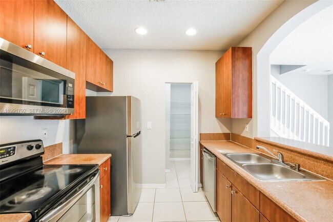 Foto del edificio - 2281 NE 42nd Cir