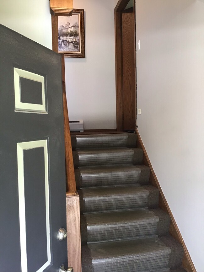 Front entrance hallway stairs - 6731 N Oxford Ave