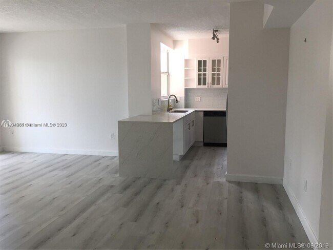 Building Photo - 1824 Brickell Ave