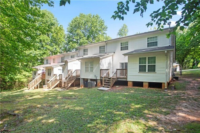 Foto del edificio - 6712 Lakewood Dr