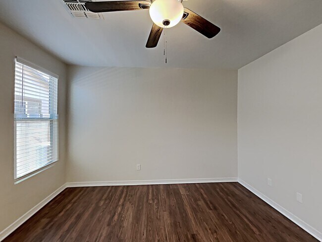 Foto del edificio - 221 W Vuelta Friso