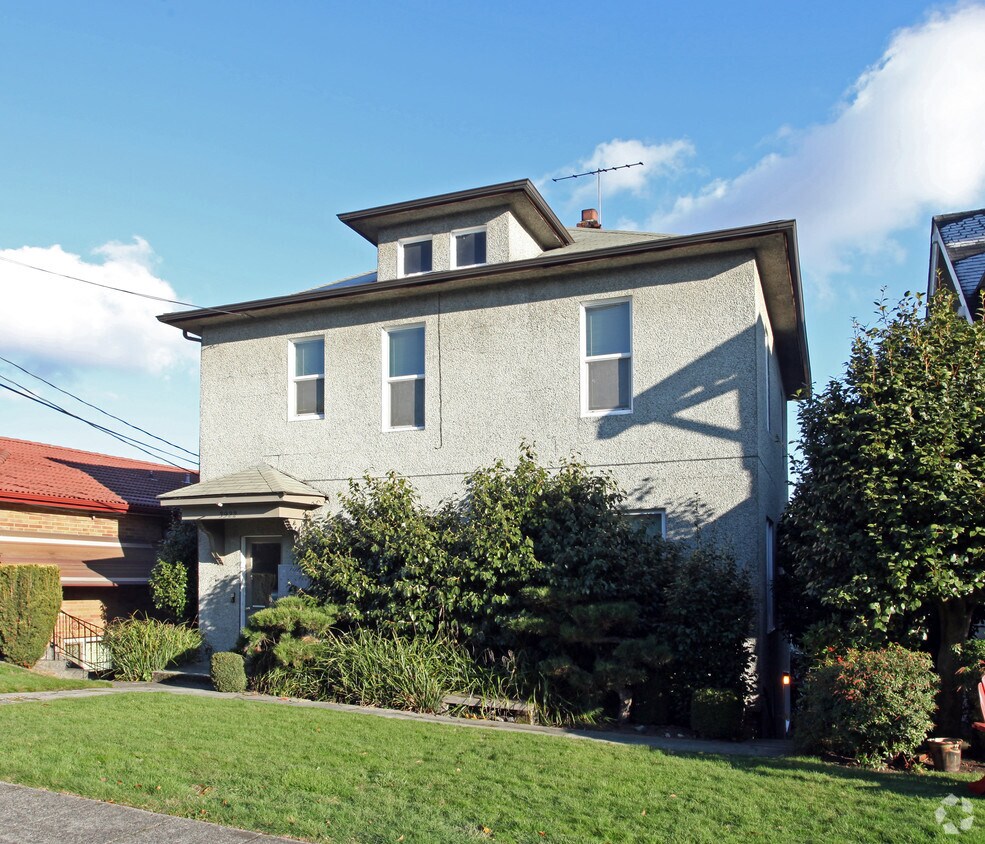Building Photo - 3922 Whitman Ave N