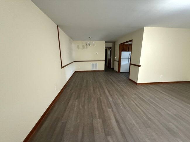 Building Photo - 113 Williamson St
