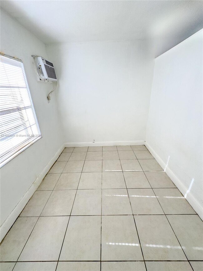 Foto del edificio - 4071 N Dixie Hwy