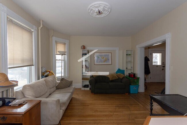 Foto del edificio - Single-Family House, In-Unit Washer and Dr...