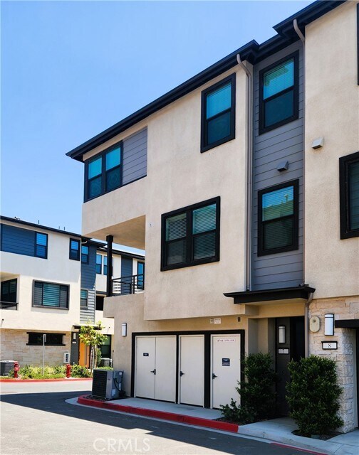 Building Photo - 2951 W Lincoln Ave