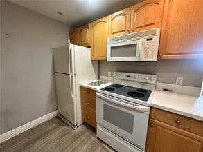 Building Photo - 2404 Antigua Cir