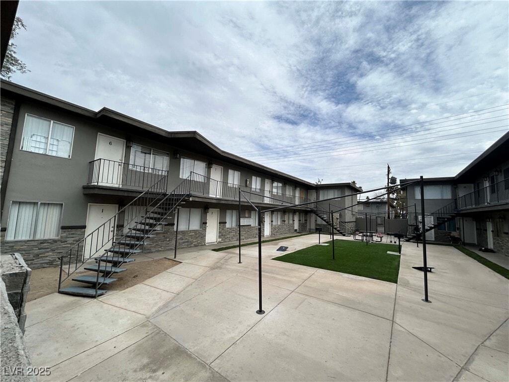Primary Photo - 2626 Lynnwood St