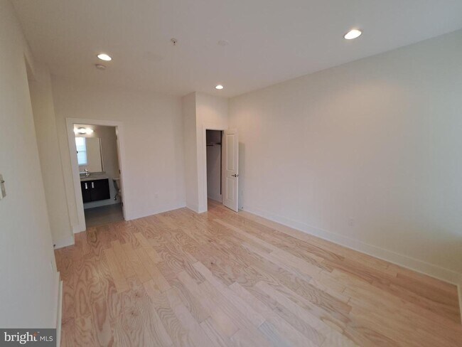 Building Photo - 1421 Florida Ave NW