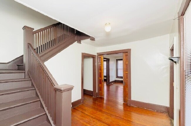 Building Photo - 3 Bedroom Single Family Home in Peterburg