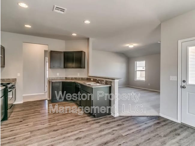 Foto del edificio - 9720 High Noon Rd