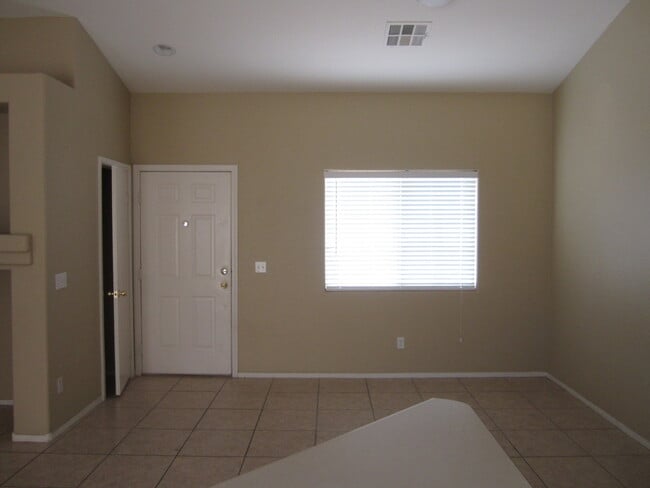 Building Photo - For Rent - El Campo Grande Ave - 3BD 2BA -...