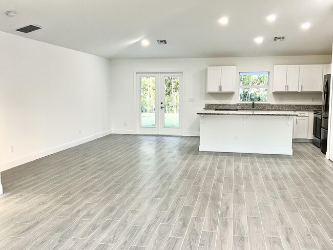 Building Photo - 5795 NW Coosa Dr
