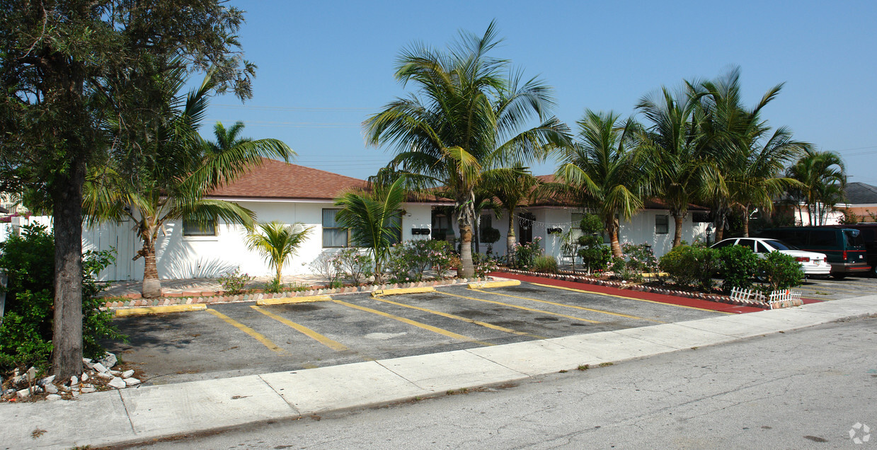 Dos edificios - 1117-1123 N J St