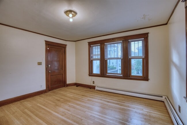 Building Photo - 29 Channing St