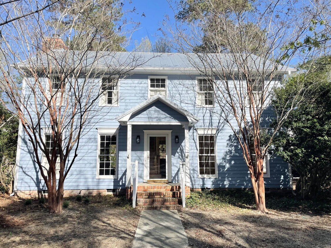 Primary Photo - Large Home in Great Location!