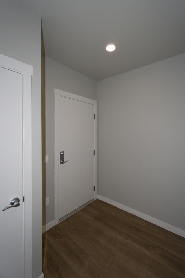 Building Photo - 2 bedroom in Bellevue WA 98004