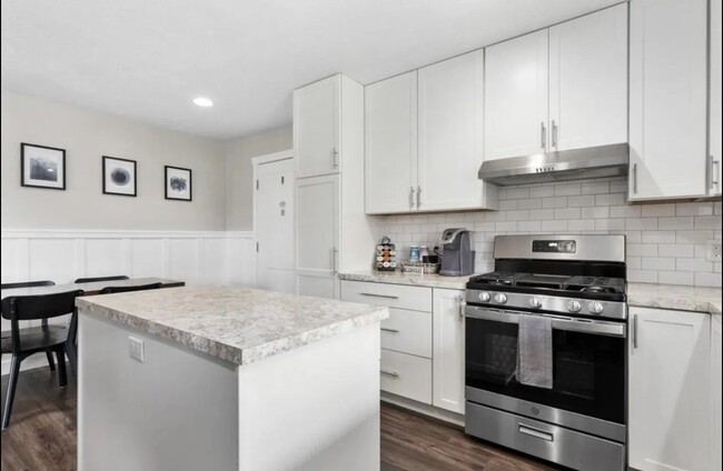 Building Photo - 8411 Woodruff Dr SW
