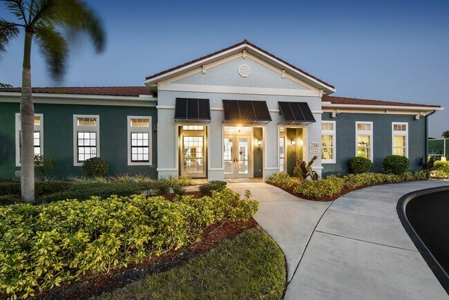 Foto del edificio - Sunny Lake Apartments