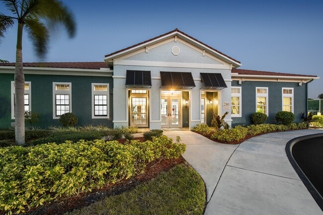 Building Photo - Sunny Lake Apartments