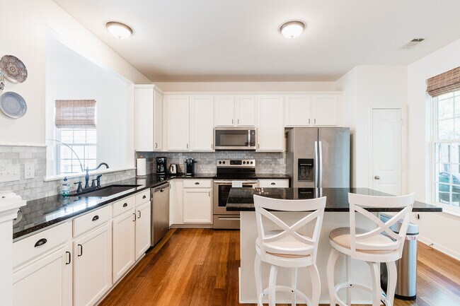 Building Photo - 132 Bumble Cir