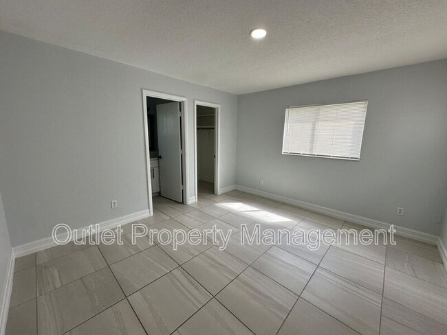Building Photo - 9472 Turkey Oak Bend