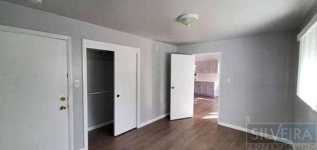 Building Photo - 1 Bedroom 1 Bath Newly Made Unit