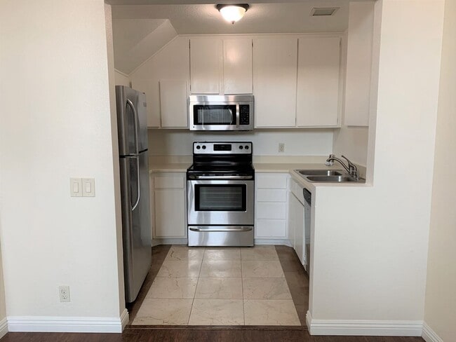 Building Photo - One Bedroom with a Bonus Loft in UTC area!!