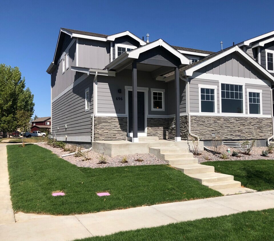 Primary Photo - 696 Finch Dr