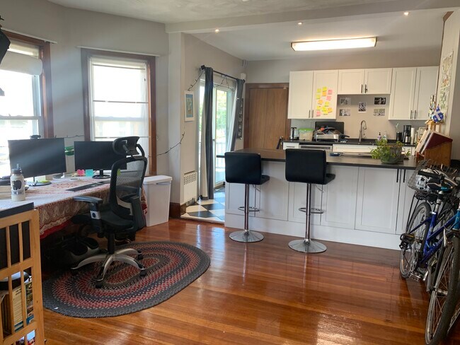 Building Photo - 83 Litchfield St