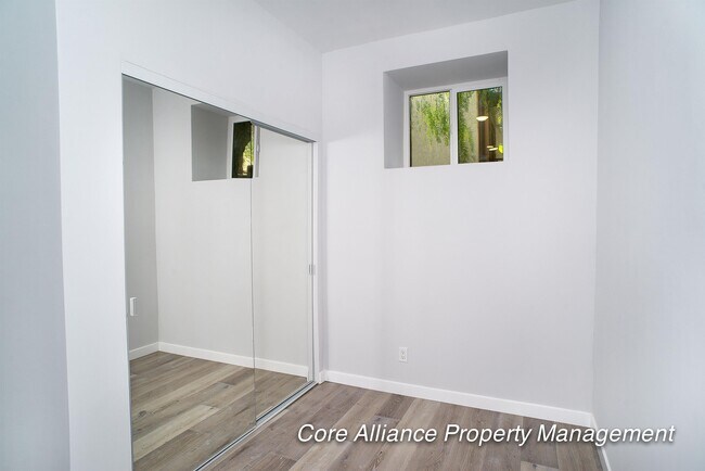 Building Photo - 4522 Ensenada Dr