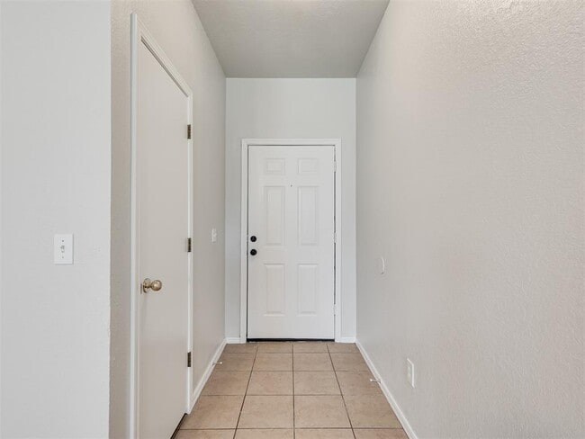 Building Photo - 949 N Windermere Dr