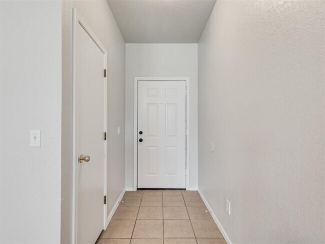 Foto del edificio - 949 N Windermere Dr