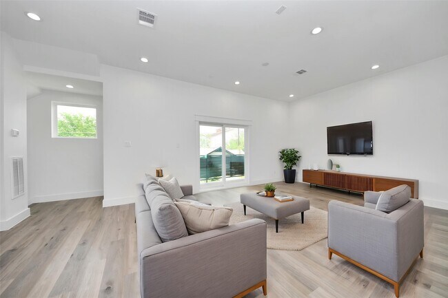 Foto del edificio - 4608 Coke St