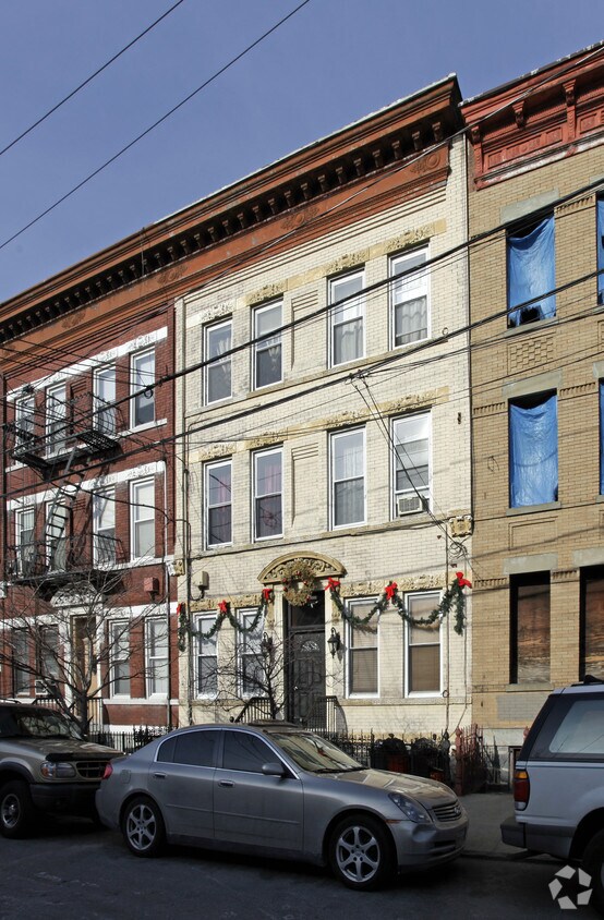 Building Photo - 310 28th St