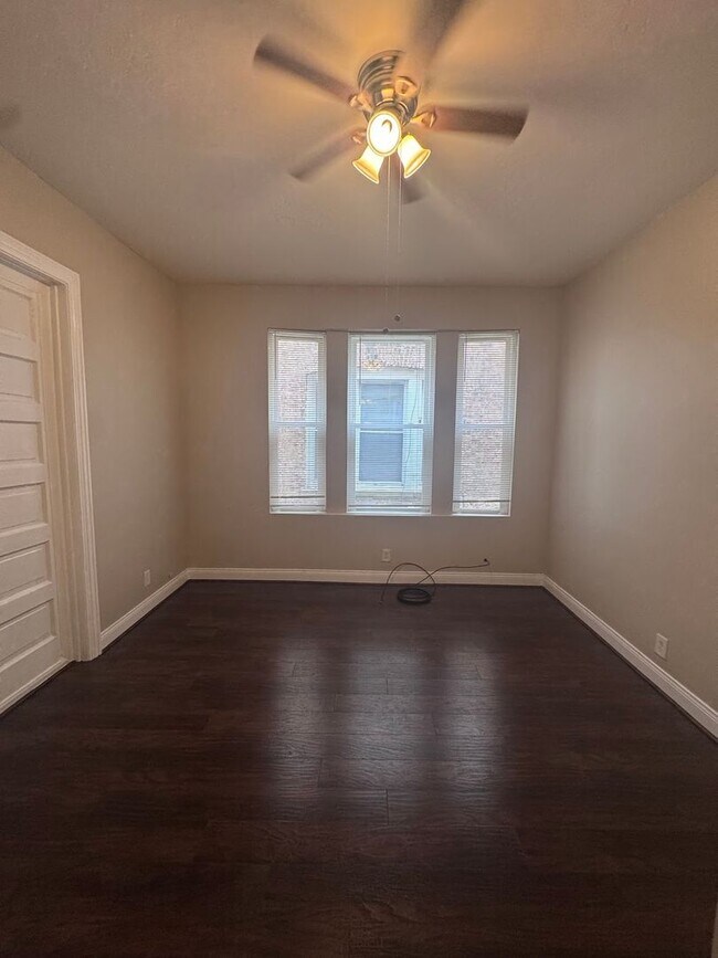 Foto del edificio - Beautiful 2-Bedroom 1-bath Graystone Apart...