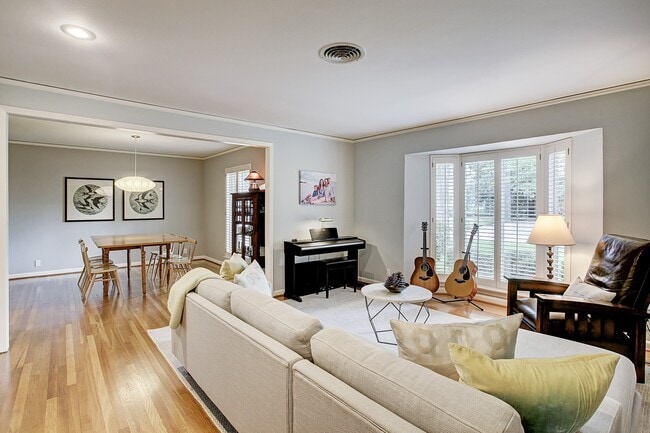 Foto del edificio - 6203 Valley Forge Dr