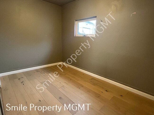 Foto del edificio - A nice house with 3 beds rooms and 1.5 baths.