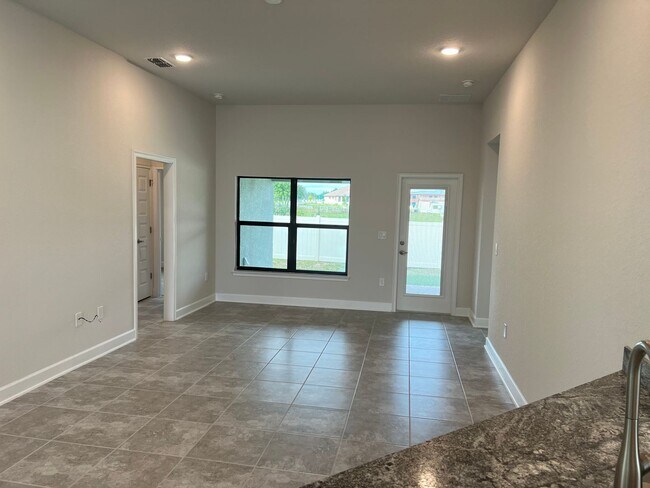Foto del edificio - Rent this brand-new home in Davenport today!