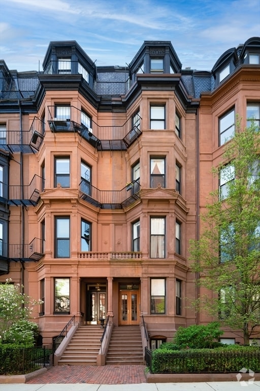 Building Photo - 195 Beacon St