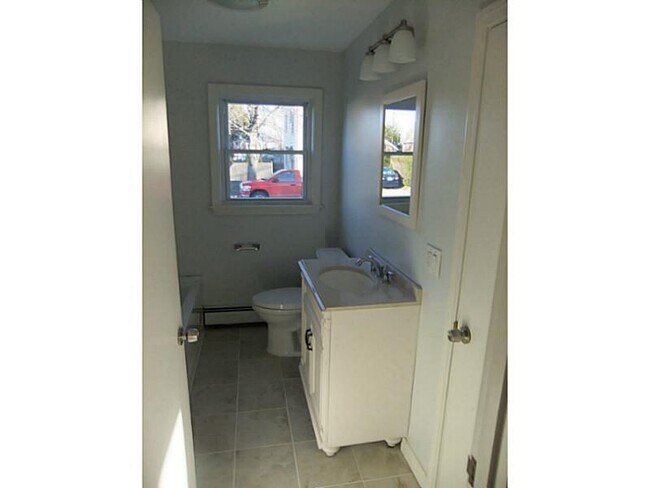 Building Photo - 6 Bed Single Family Home Ready for Move In!