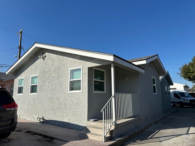 Building Photo - 241 W 89th St