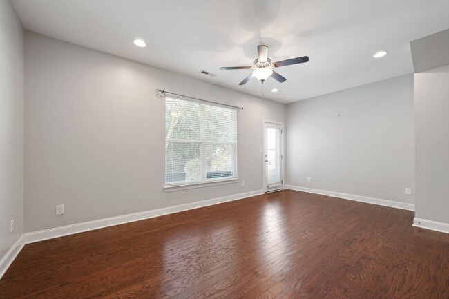 Building Photo - Durham 3 bedroom 2.5 Bath Townhouse