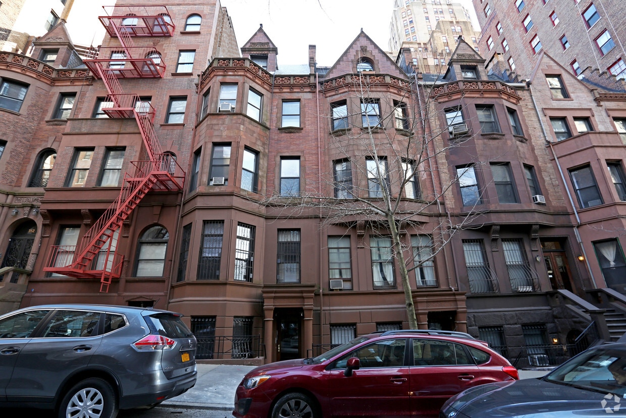 Building facade photo - 316-318 W 104th St