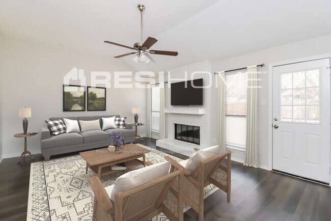 Building Photo - 4404 Lakeview Dr