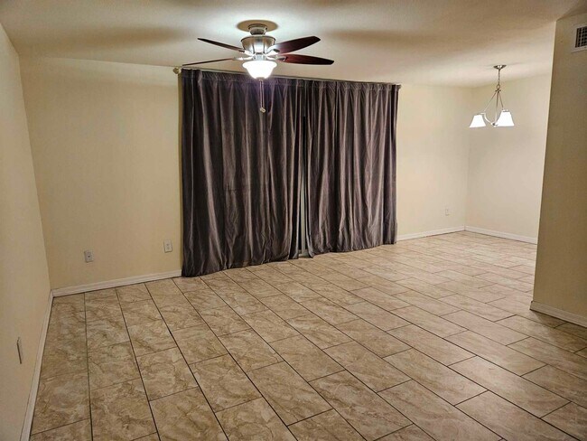 Foto del edificio - 6001 W Golden Ln