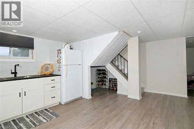 Building Photo - 6 Ridley Ave