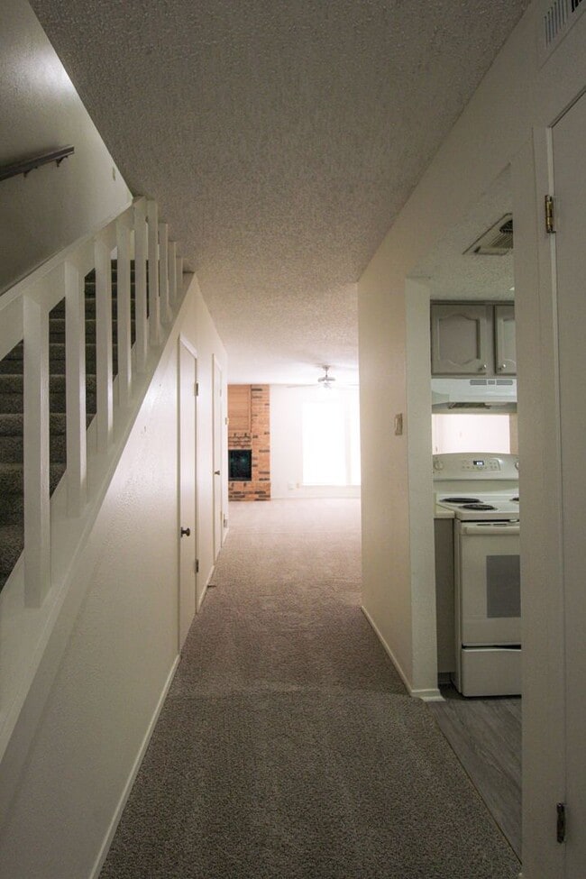 Foto del edificio - 1327 Julienne Pl