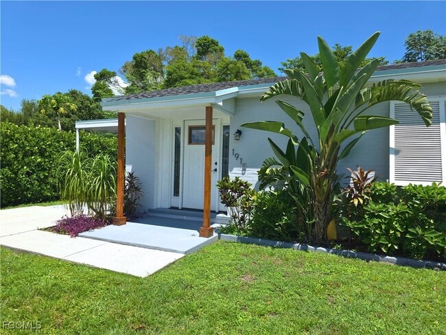 Building Photo - 1915 Llewellyn Dr