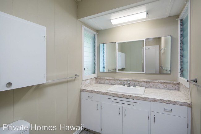 Building Photo - 5 br, 3 bath House - 683 N Kalaheo